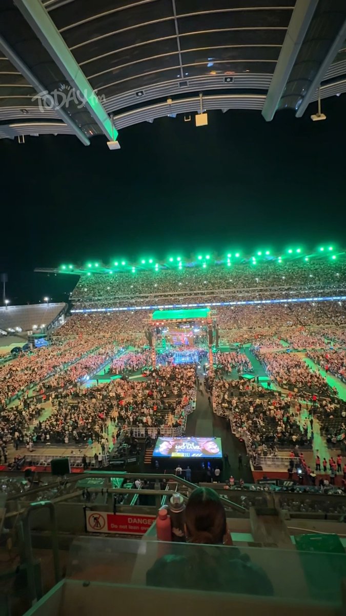 ‘Let me just look around for a second’ Katie Taylor takes a moment after winning her final fight to look around at the crowd of over 80,000 people at Croke Park. What a night. 🇮🇪🥊