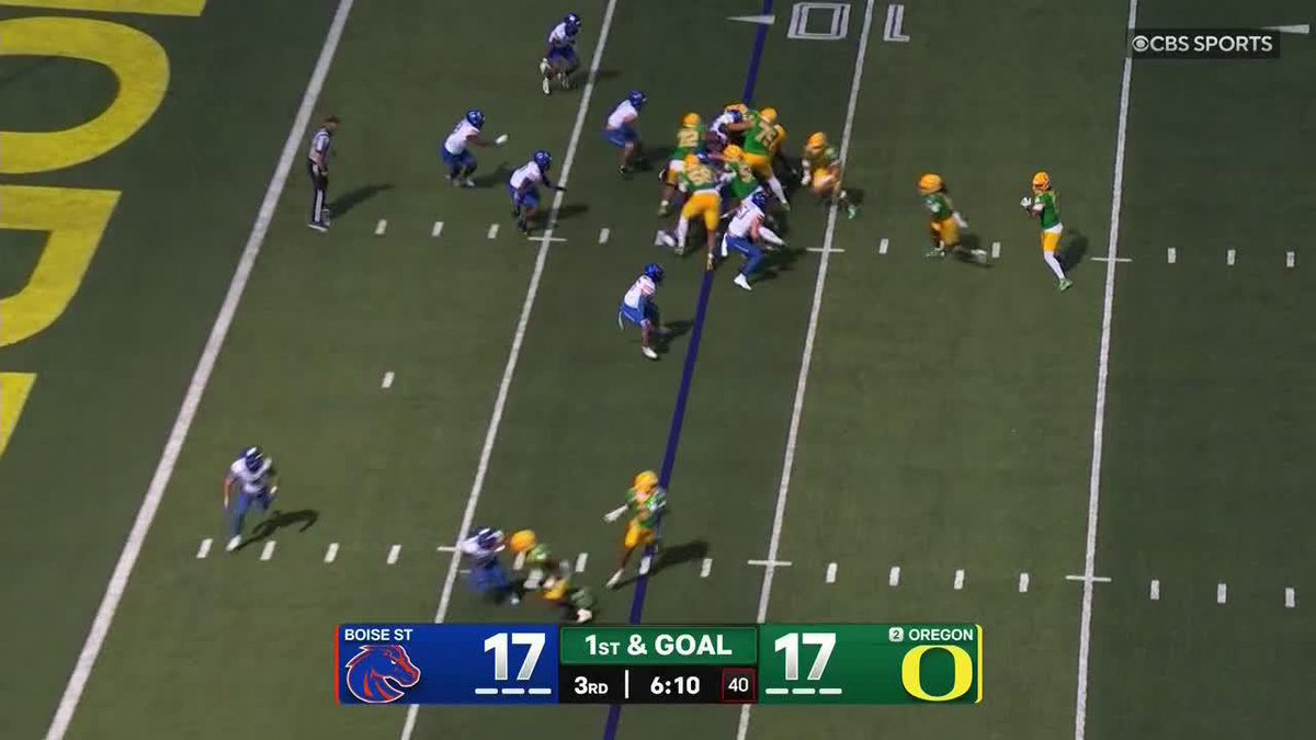 He got in there! Jeremiah Mcclellan keeps his big day going with a go-ahead TD, his first of the season. #GoDucks