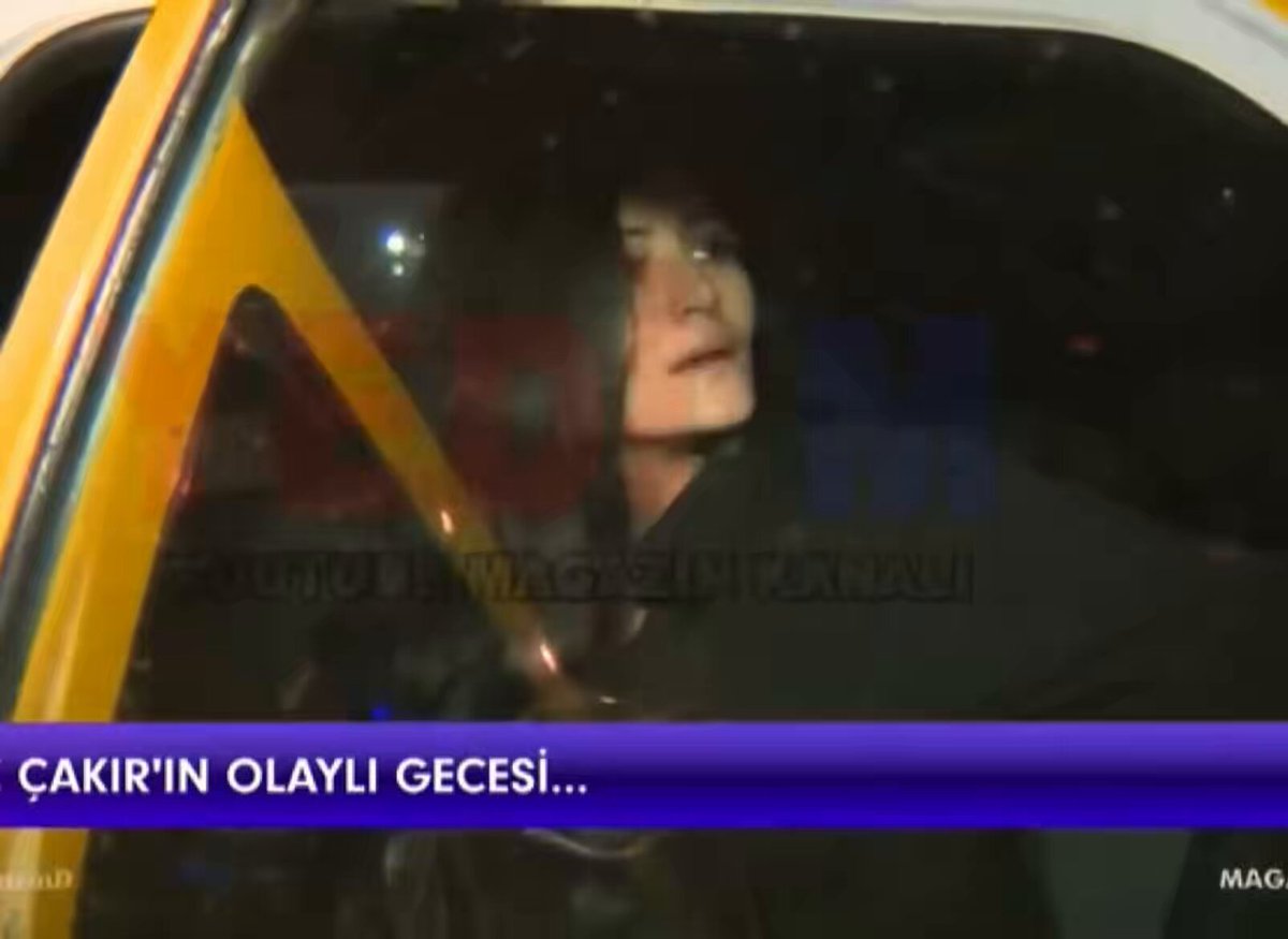 Bu muhabircilere çekilecek max muammele deniz çakır gibi olmalı Zamanında ne güzel ayar çekiyordu bunlara kraliçe.. sonda hiçbir şey olmamış gibi el sallamasına patladım
