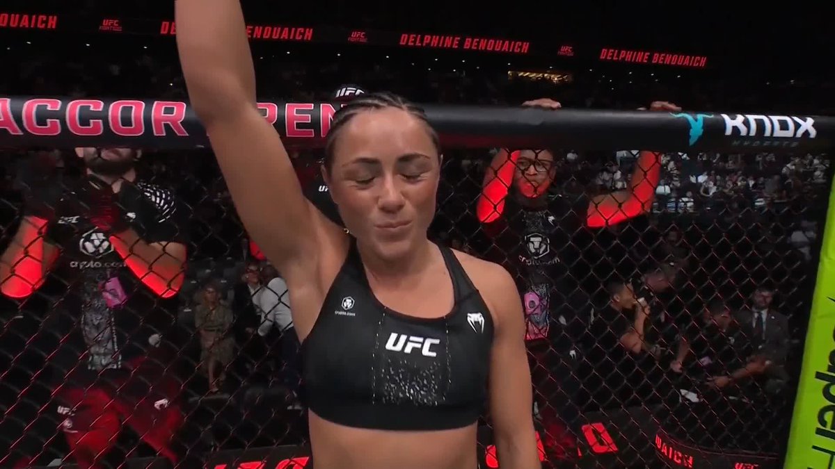 Para abrir la cartelera preliminar la peleadora local logró una brutal y sangrienta sumisión para terminar la pelea en el segundo round ‼️ #UFCParís | Ver en vivo por Paramount+ Deportes