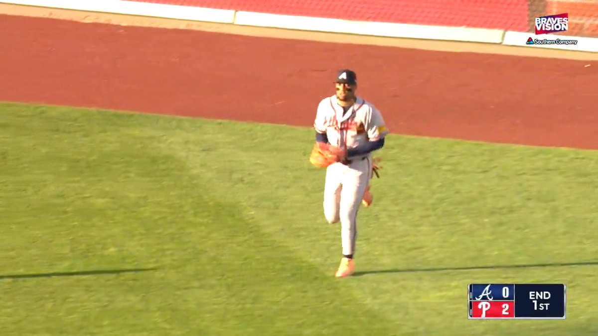 Ronald Acuña Jr. con una atrapada al nivel de La Bestia.