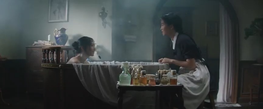 🎬 Judul: The Handmaiden 👻 Genre: thriller psikologis erotis 📅 Rilis: 2016 ⏱️ Durasi: 145 menit ⭐️ Pemain: Kim Min-hee, Kim Tae-ri, Ha Jung-woo, Cho Jin-woong