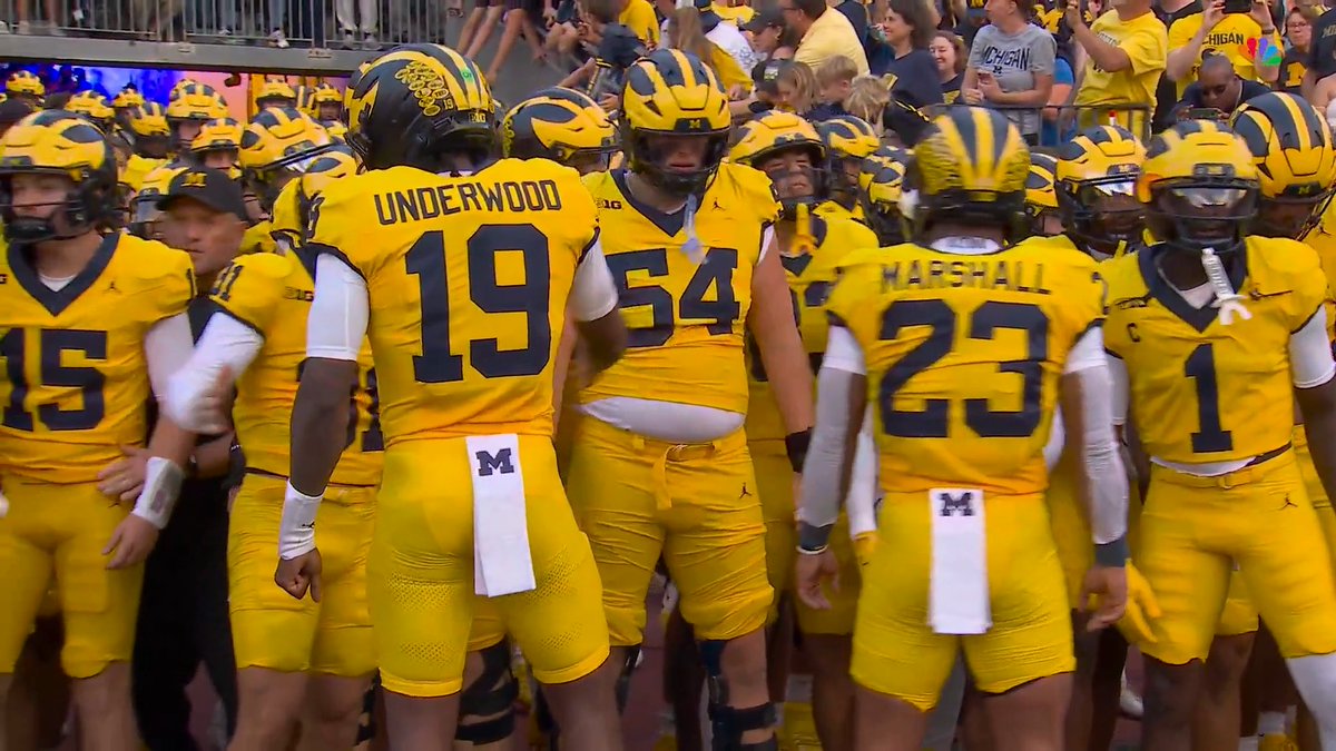 What a sick entrance by Michigan New lights in the tunnel🔥