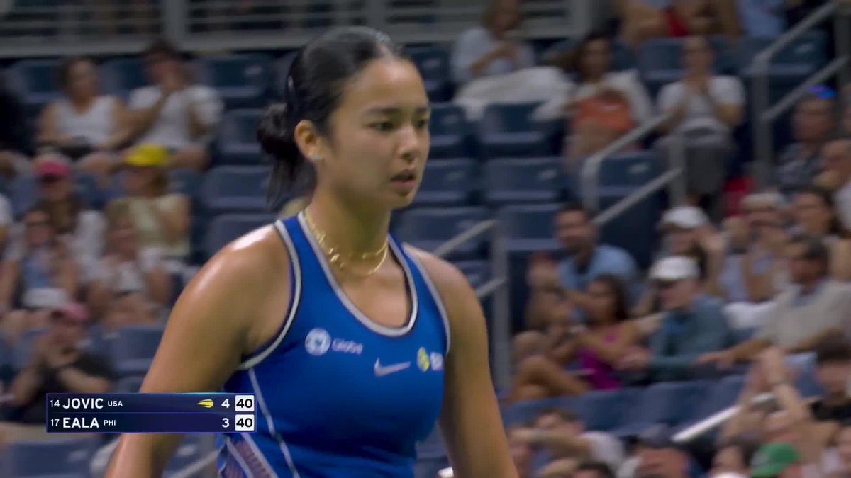 A beauty of a point goes Eala's way as she's looking to get back on serve in the first!