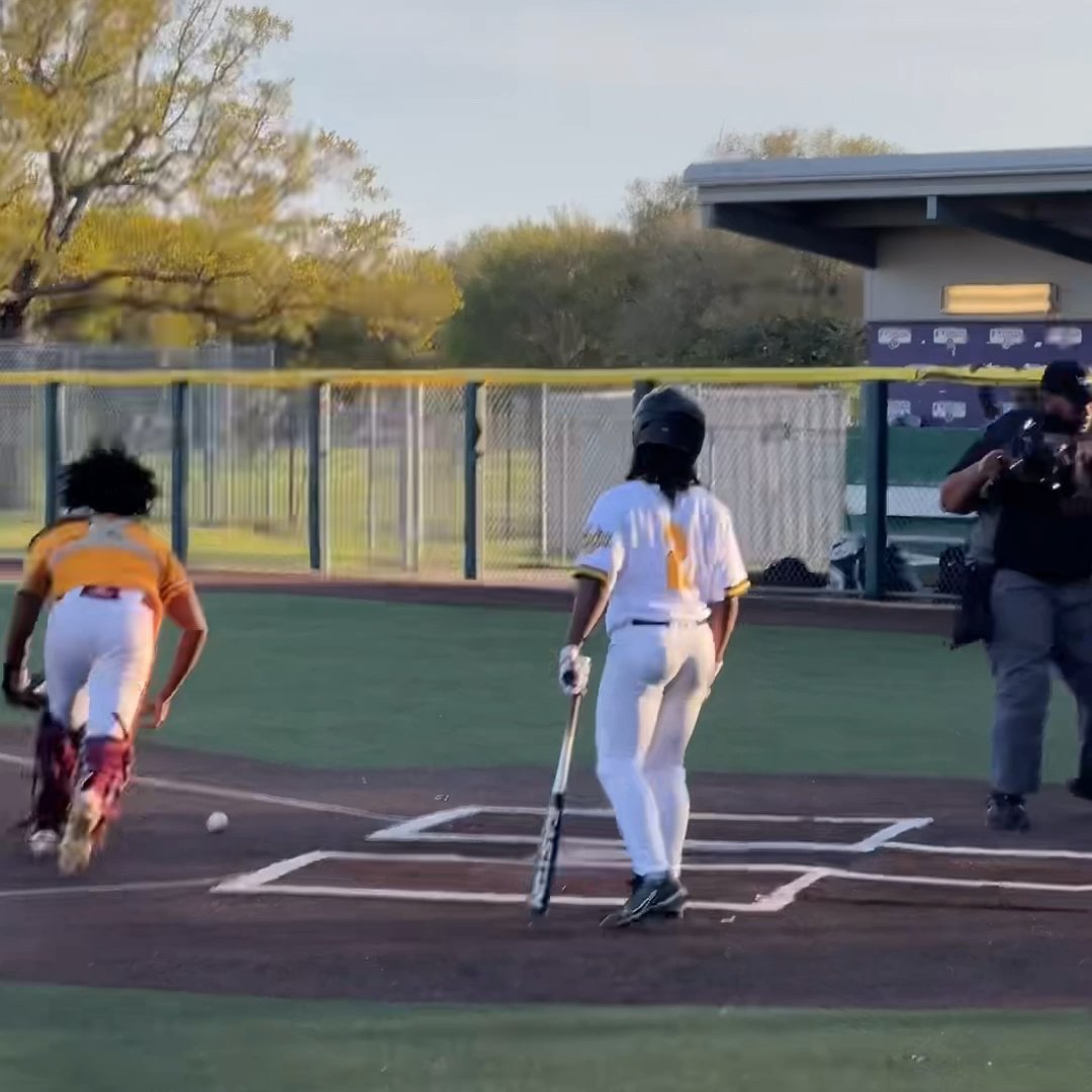 The umpire was just ready to go home 😭