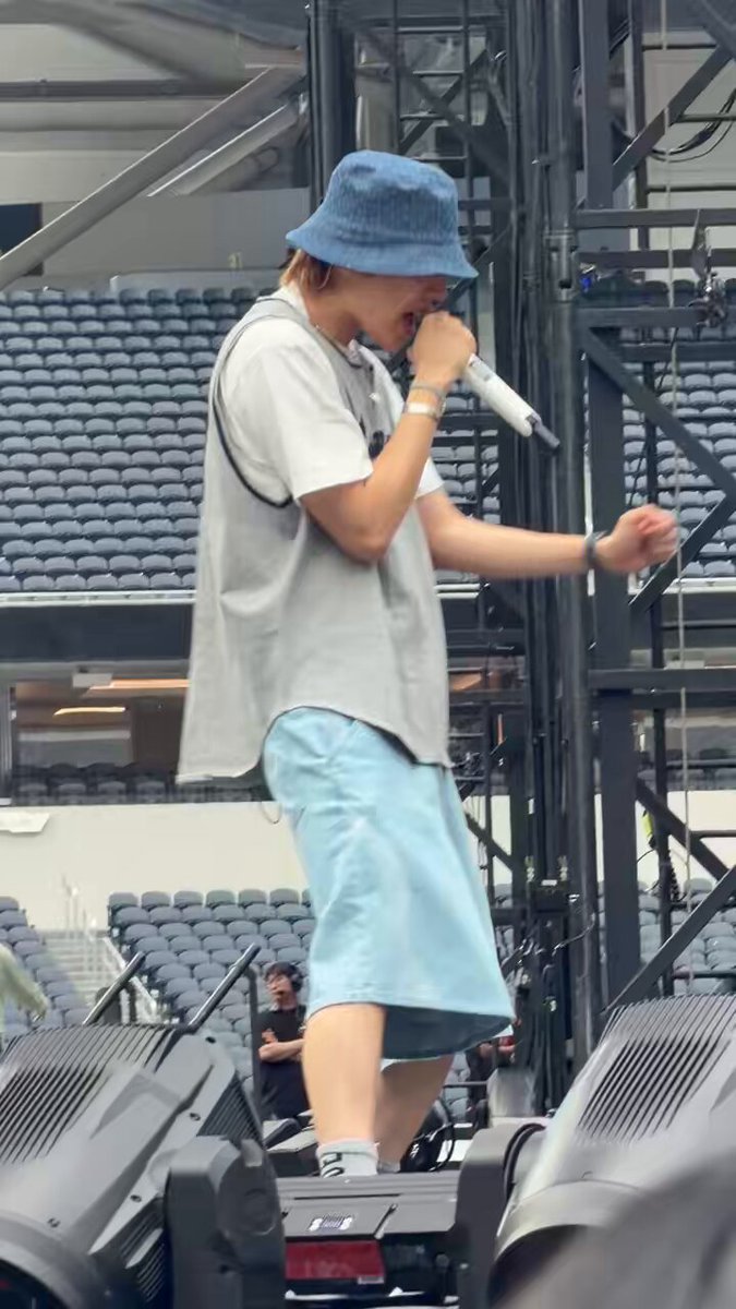 [INFO] #JHOPE — Soundcheck Day 3 in Los Angeles, USA 🇺🇸💜 #BTS_WORLDTOUR_ARIRANG_LOSANGELES