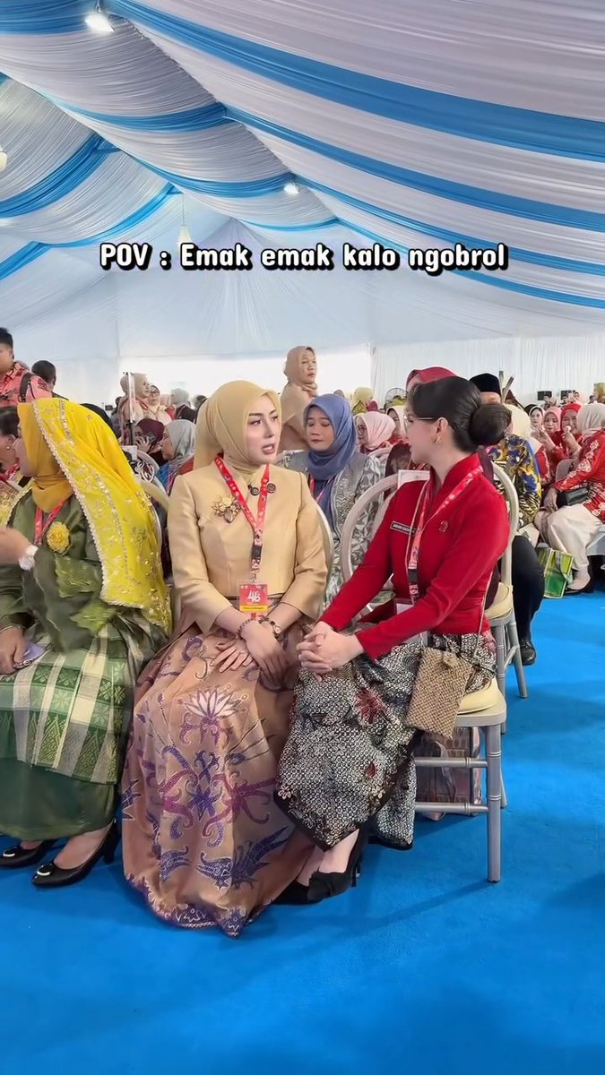 Mama tiri ini kalo dilihat2 cakepnya 11 12 sama Mbak Arumi Bachsin yaa