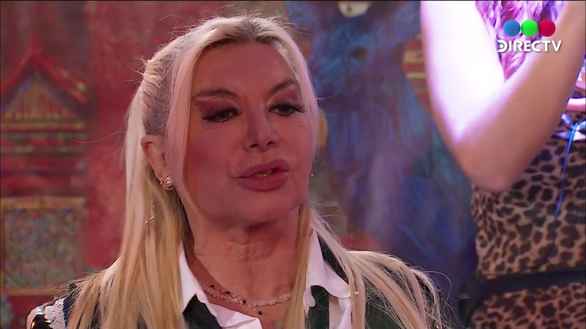Se le arrugó el vestido azul a Sol y Titi 😢👗 Si querés disfrutar de la FIESTA EXCLUSIVA de #GranHermano #GeneraciónDorada #GHxDGO 🎶🪩 Contratá DGO: