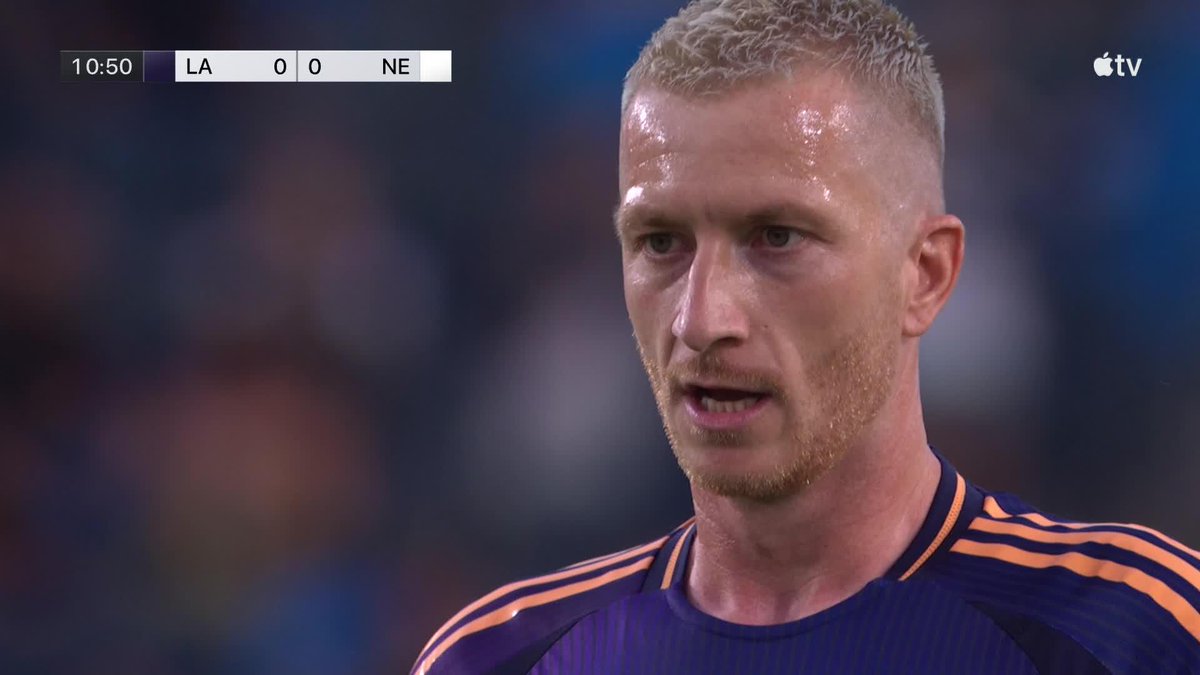 Marco Reus with the finish from the spot and LA Galaxy take the lead 💥