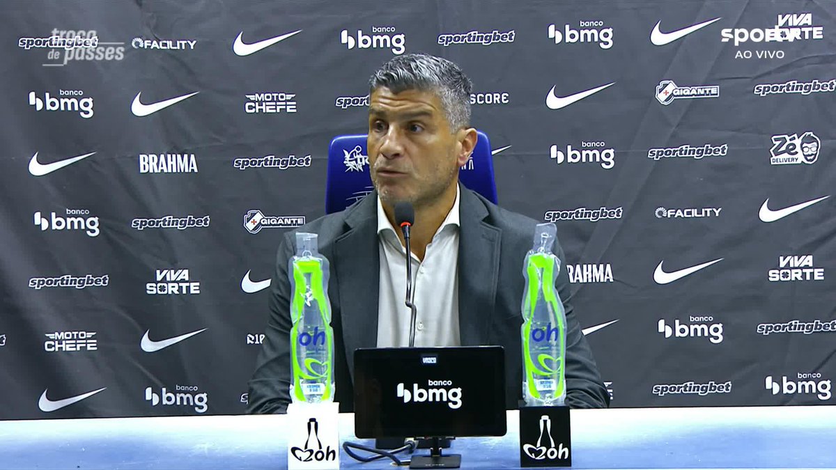 Treinador do Vasco, Pedro Emanuel comentou sobre a conversa com os jogadores após o resultado negativo no clássico contra o Fluminense.