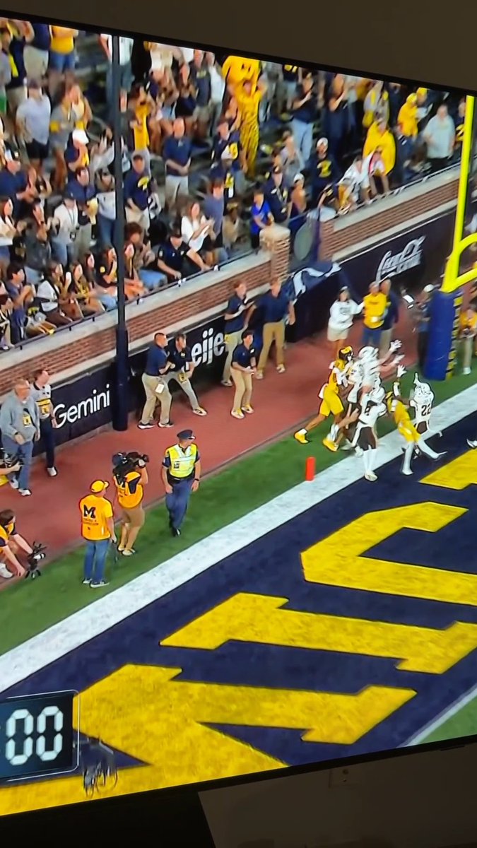 Western Michigan was CLEARLY ROBBED