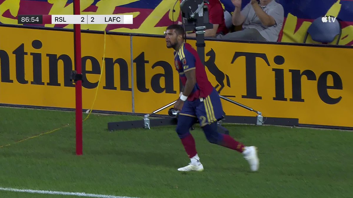 DeAndre Yedlin sliding clearance at the line to reject Son Heung-Min 😱