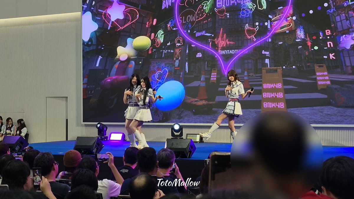 บัวลอยไข่หวาน [city pop ver.] / BNK48 Original Stage season 2 - Luksorn Khowjow Blythe @ The Mall Lifestore Ngamwongwan #LuksornBNK48 #KhowjowBNK48 #BlytheBNK48 #BNK48