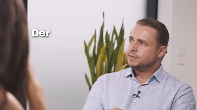 „Es könnte wild werden." Das sagt Christian Stecker Christian Stecker, Professor für das Politische System Deutschlands, über die Wochen nach dem Wahlsonntag in Sachsen-Anhalt 👉 Der Landtag muss dort gar keinen Ministerpräsidenten wählen, die Frist dafür wurde gestrichen. Sven Schulze könnte geschäftsführend weiterregieren, ohne je gewählt worden zu sein. Steckers Prognose, aufgezeichnet am Donnerstag: keine absolute Mehrheit für die AfD. Dafür eine Mehrheit gegen sie, mit der niemand etwas anfangen kann. Und die die CDU zerreißen könnte.