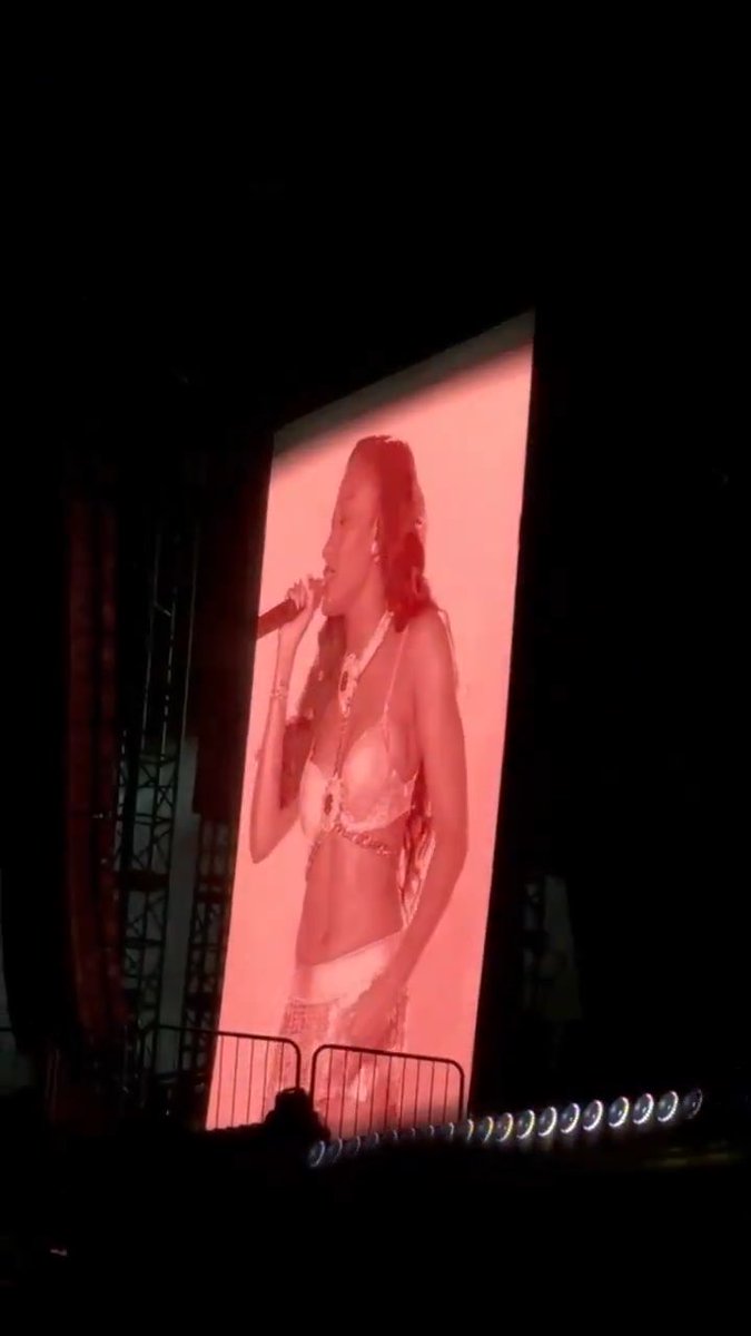 🚨 Ayra Starr had the audience in their feelings as she performed “Heaven Baby” ft. ZAYN at AfroPlus Fest! 💙✨