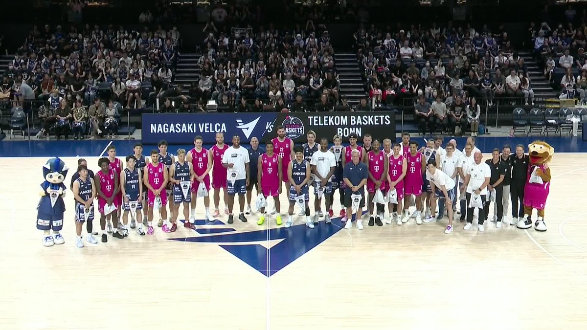 🌏B.LEAGUE GLOBAL INVITATIONAL 2026 🌏 試合後には両チームで記念品交換と記念撮影📸 テレコム・バスケッツ・ボンのみなさん、 ドイツからお越しいただきありがとうございました🇩🇪🤝🇯🇵 Danke und bis bald!👋 長崎ヴェルカ 公式 Telekom Baskets Bonn #Bリーグ #BGI2026 #Bleague
