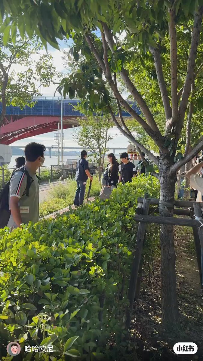OP happened to run into Kyungsoo at the Han River. Ahh, this promotion for Kyungsoo looks like it’s going to be so much fun!!!!