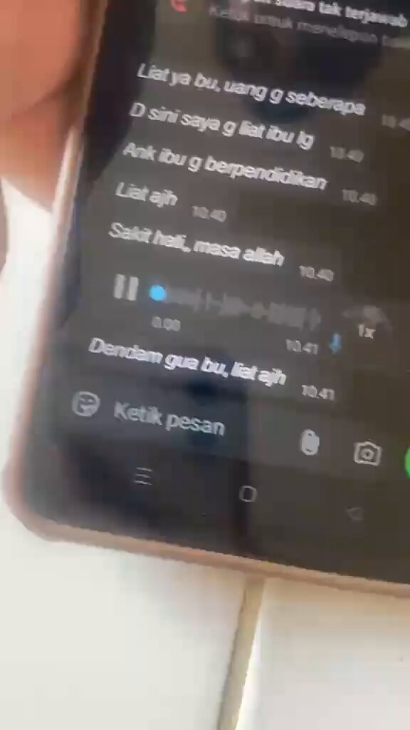 GAK MAU BAYAR UTANG KARENA ANAK GUNUNG KRAKATAU ERUPSI 😭 Sumpah ya, di Indonesia tuh ada aja orang-orang uniknya. Ditagih utang malah bawa-bawa gunung erupsi 😭😭😭 cr: rmecca_