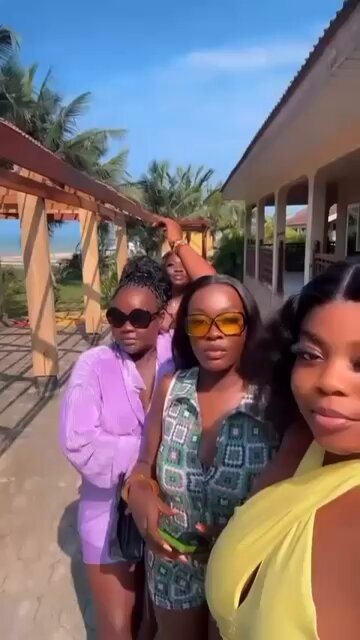 Me and the girls Emily🌻 actually did a thing this weekend and honestly, we needed it 🥂