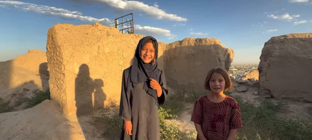 Indian youtubers are visiting Afghanistan, complimenting underage girls & telling ppl fake stories abt Afghanistan being a Hindu country. He even said that Mahmud Ghazni liked Hindu women & sold them in ghazni. All fake folklores which are part of Indian discourse against muslims