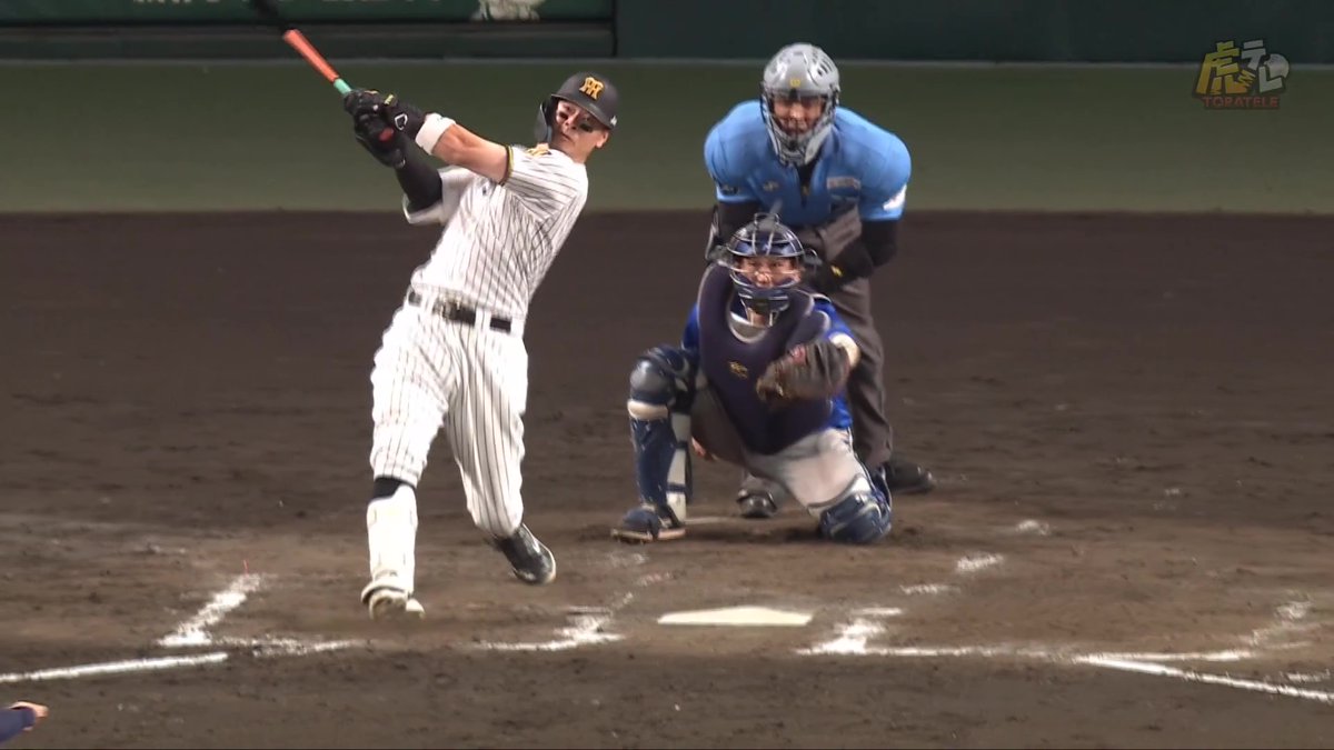 4回裏、佐藤選手が右中間スタンドに飛び込む滞空時間の長い第35号ソロホームランを放つ！