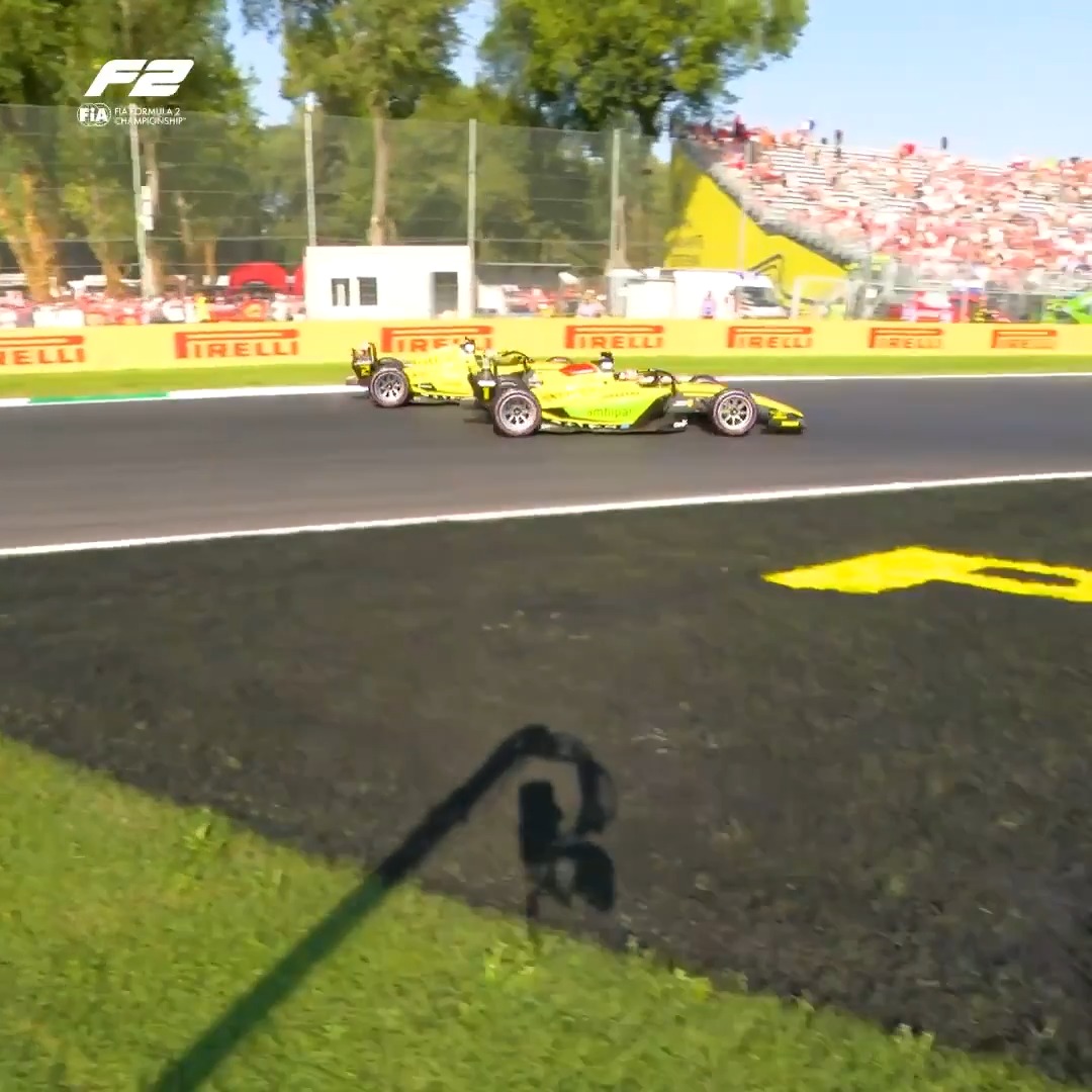 Joshua Duerksen vs Rafael Câmara ⚔️ It was an all Invicta Racing battle for the win in the opening stages of the Feature 🟡 #F2 #ItalianGP