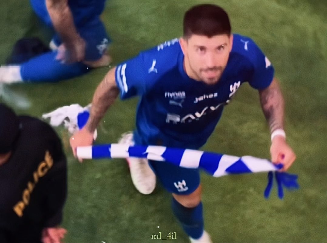 في عُرف الهلال ، الشِعار لا يسقُط 😄💙
