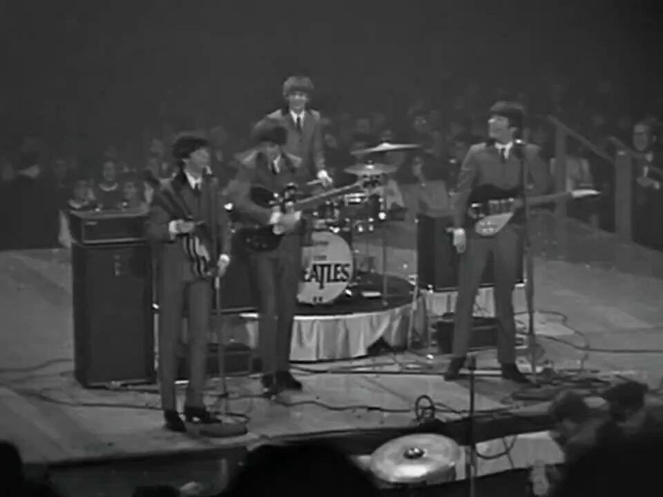 OTD 63 years ago the #Beatles’ released their second EP ‘The Beatles Hits’. The record contained 4 previous releases, 'From Me To You' and its original B side 'Thank You Girl'. Plus 'Please Please Me' and 'Love Me Do'. Below is 'Please Please Me' live from Washington Coliseum.
