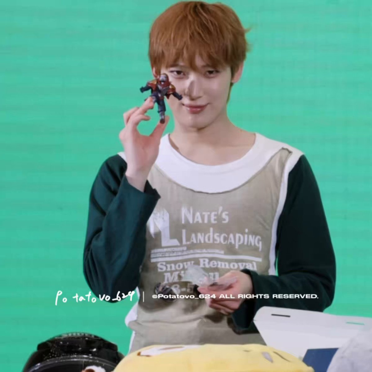 HE DIDNT LIKED WHAT HE GOT IN THAT BLIND BOX AND HE IS NOT TRYING TO HIDE IT 😭😭😭 LMAOO I LOVE SUNOO