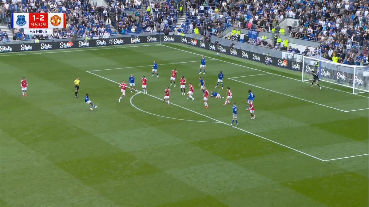 "That is something SPECIAL!" Ainsley Maitland-Niles earns a draw for Everton on his debut with an unbelievable 96th minute strike! 🤯