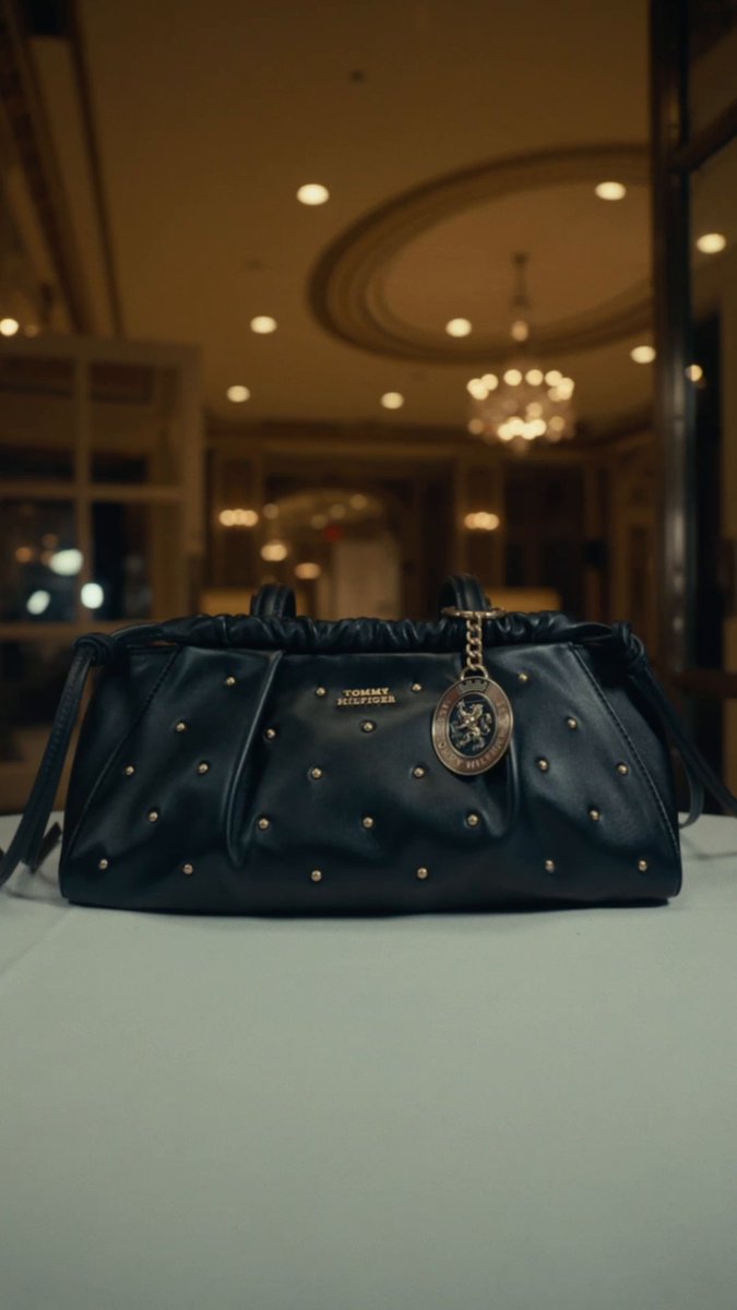 en route at The Plaza: the Tommy Hilfiger shoulder bag everyone’s going to want this fall Final stop? Peggy Gou 구