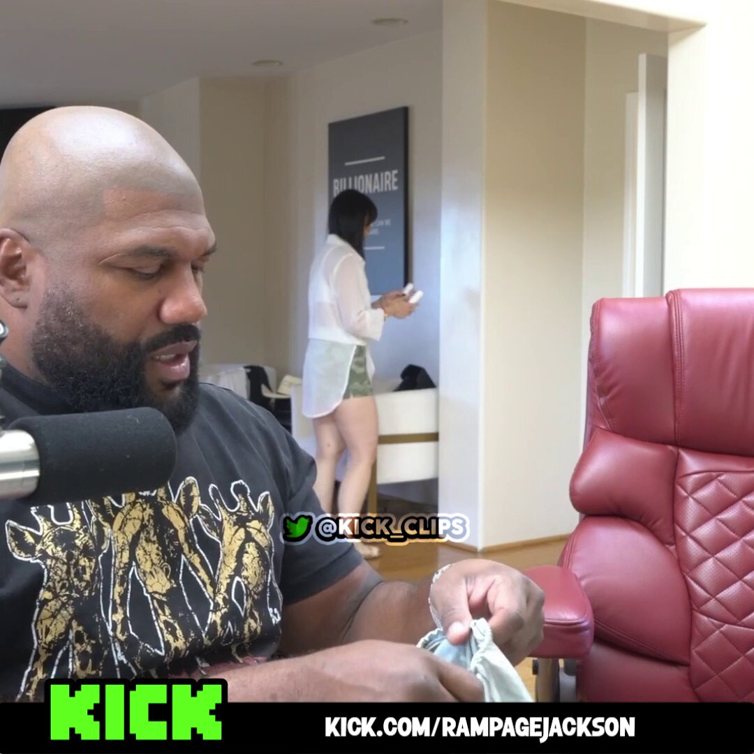 Rampage Jackson puts on a Lucha Libre mask and instantly REGRETS it after getting COOKED by his Kick chat 😭💀