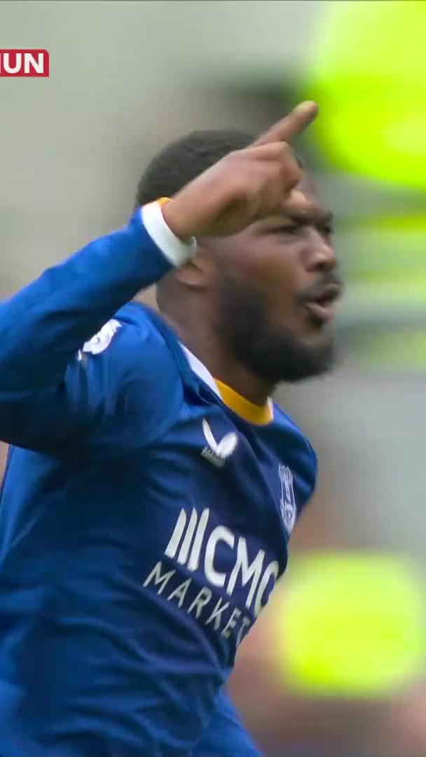 What a way to announce yourself 🤩👏 Ainsley Maitland-Niles scores a beauty to equalise in stoppage time ⚡ #SSFootball | #PremierLeague | #EVEMUN