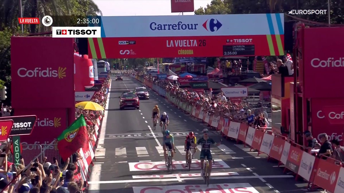 VAN AERT, 𝑬𝑳 𝑹𝑬𝒀 𝑺𝑶𝑳 ☀️ El belga suma su segundo triunfo de etapa y firma la victoria 100 de Bélgica en La Vuelta. Enric Mas supera un día trampa como líder. #LaVuelta26 #LaCasadelCiclismo