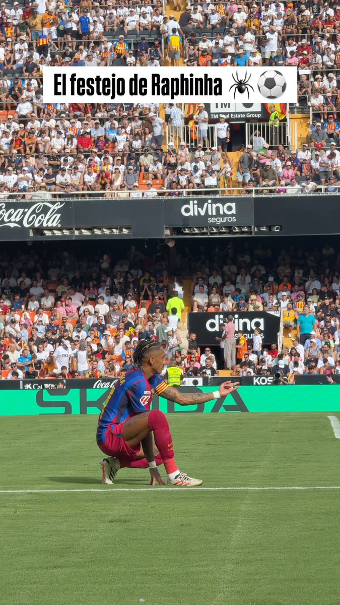 Así fue el festejo de Raphinha en el tercer gol del Barcelona ante el Valencia 🕷️⚽️.