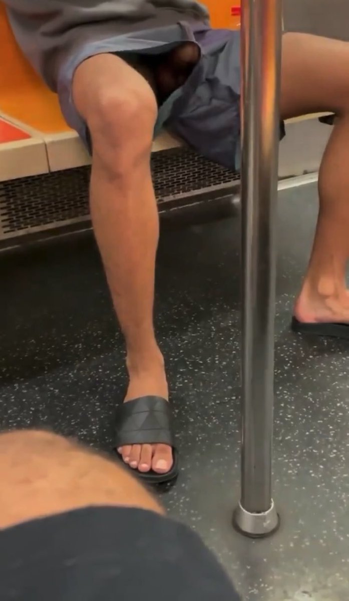Seeing this , you wish him not to drop #bulge #freeballing #boner