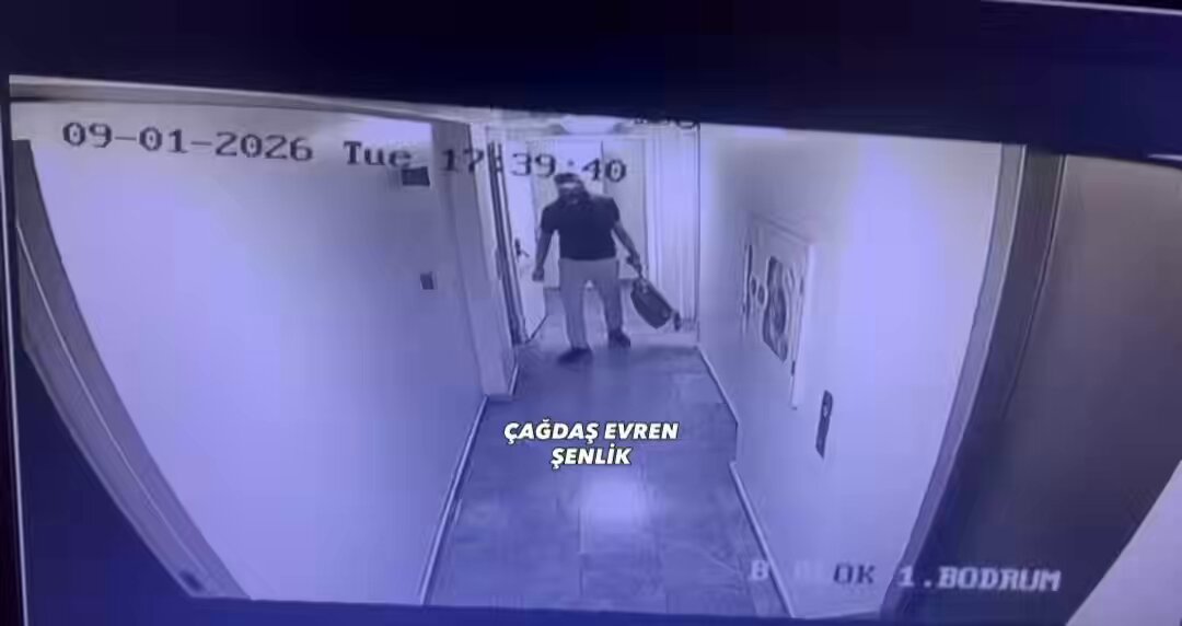 51 yaşında aramızdan ayrılan Serhat Kılıç’ın evine girmeden önceki son görüntüleri ortaya çıktı. Kılıç’ın çok yorgun olduğu ve dinlenerek yürüdüğü görülüyor.