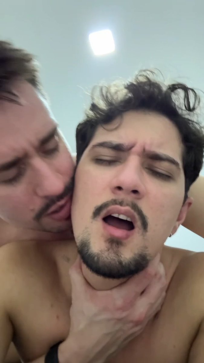 o mano tirou a camisinha sem eu perceber e meteu no pêlo tão gostoso que deixei ele gozar dentro😮💨😋 🔥COMPLETO AQUI: