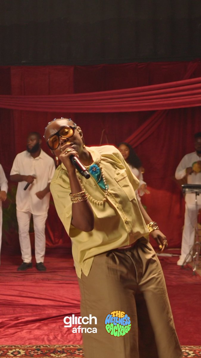 🚨 Teni performing a Tungba version of “Zion” ft. Olamide live! 💙✨