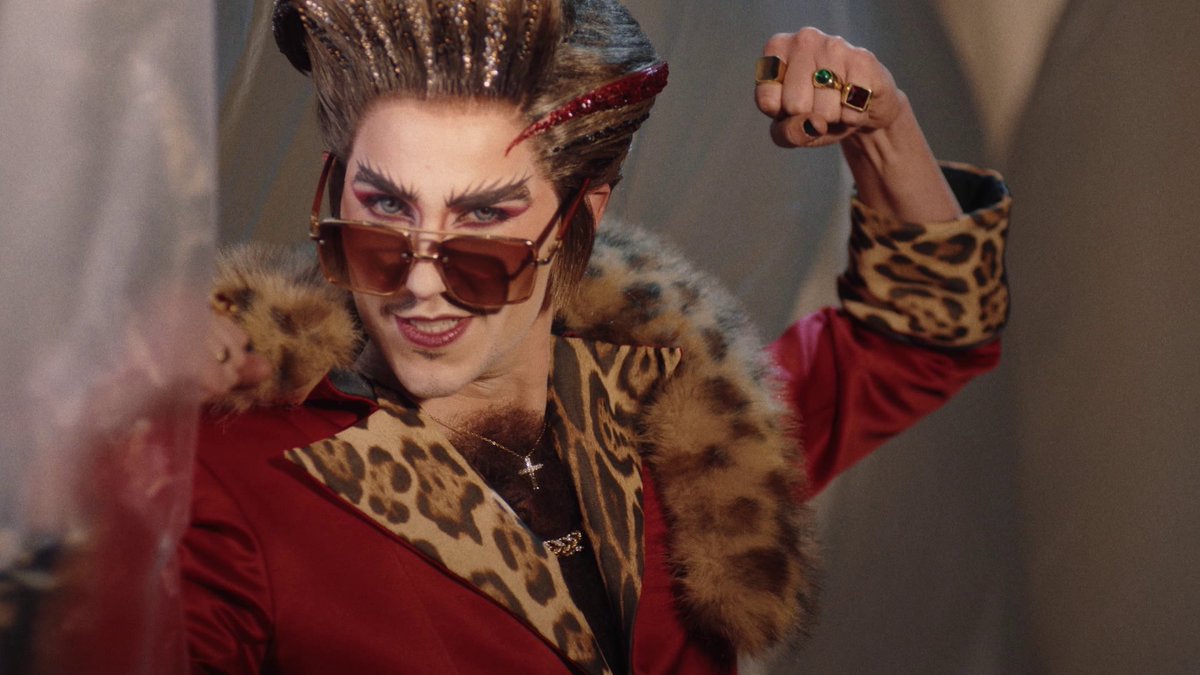 Un poco (mucho) de pelo en pecho NUNCA viene mal 🫦 💙 Y menos si es de Marcus Massalami, el primer drag king de #DragRaceEs ✨ Directo #MeetTheQueens ▶️