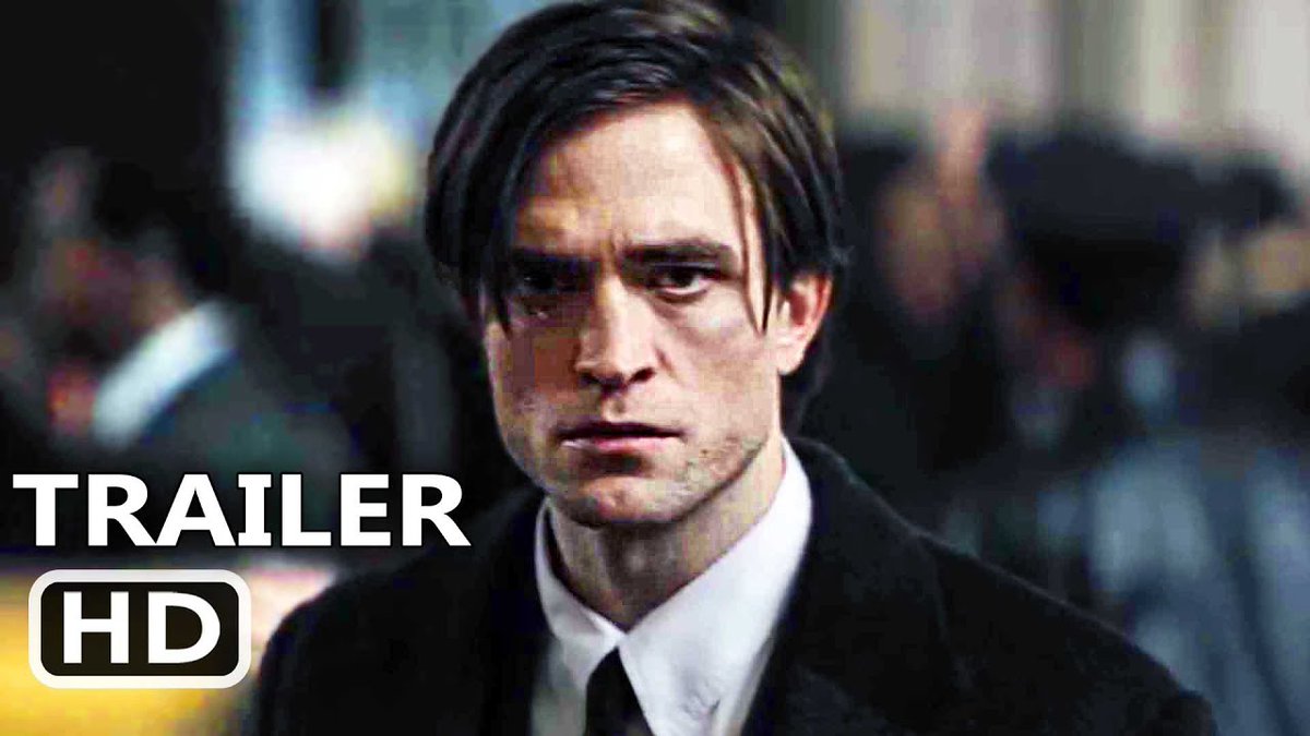The funeral scene in The Batman is pure tension. Bruce notices the missing district attorney, a car suddenly crashes through the church, and Colson steps out with a bomb strapped around his neck.