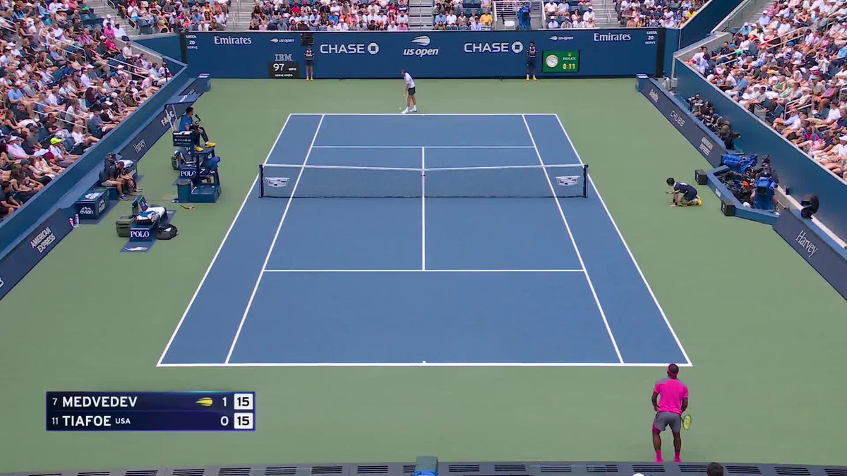 Medvedev has it working early as he's up a break in the first set!