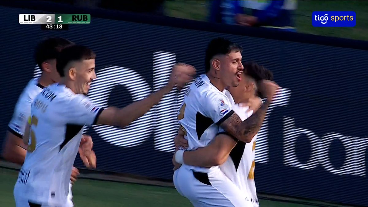 ⚽️ Desde los doce pasos, Elvio Vera anotó el segundo gol de Libertad. 📺Tigo Sports ▶️Viví el #ClausuraAPF2026 en