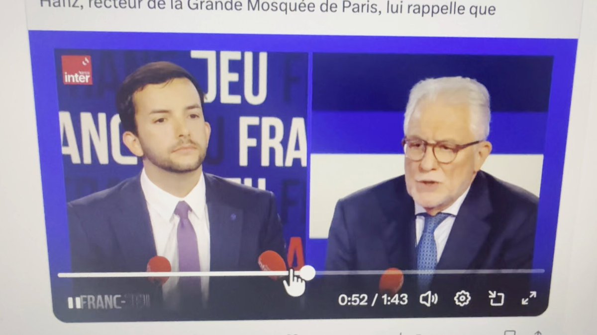 🔴 Chems-Eddine Hafiz, le recteur de la Grande Mosquée de Paris est un grand manipulateur de sens. Pour le dire de manière aussi (faussement) modérée qu’il se présente. EXPLICATIONS ⤵️ Il prétend lutter contre l’idéologie islamiste alors que : -il est l’un des plus grands acteurs de l’industrie du halal, qui aujourd’hui va bien au-delà de la nourriture, et qui est fondamentalement séparatiste ; -il reprend et diffuse la thèse islamiste de l’obligation du voile. Il n’est pas idiot. Face caméra, il ne se positionne jamais sur l’obligation du voile, en disant des généralités que tout le monde veut entendre, du style : « la femme est libre en France ». Parfait double discours. Mais son "Glossaire officiel de la Grande Mosquée de Paris" (2026) semble avoir été dicté par les Frères musulmans (lesquels ont d’ailleurs été consultés). À l’entrée « Vêtement», il est écrit que l’islam n’impose pas de style particulier de vêtement (pas d’uniforme, donc) mais que le vêtement doit couvrir la ʿawra, définie comme les parties du corps devant être soustraites au regard d’autrui : « Pour les femmes, il s’agit généralement du corps entier à l’exception du visage et des mains. » Il est en outre écrit que : « Dans la jurisprudence musulmane classique, les différentes écoles juridiques (madhâhib) s’accordent généralement sur la nécessité du port du ḥijâb pour les femmes musulmanes. » « Le principe unanime se résumant à ces deux règles : ni collant, ni transparent. » « Le port du voile est lié aux notions de pudeur (ḥayâ’), de décence et de préservation de la dignité féminine dans l’espace public. Il est aussi perçu comme une expression d’obéissance à Dieu […] » Le glossaire feint de n’être que rapporteur en parlant « des différentes écoles », etc. Mais le glossaire est en réalité moins descriptif que prescriptif. Comme le recteur lui-même dans ses interviews, il rappelle que la pudeur est un concept « fondamental » de l’islam et que les musulmans doivent l’appliquer à leur apparence, leur comportement et leur langage. « La pudeur, telle que comprise dans la tradition musulmane, est une vertu essentielle qui préserve le vivre-ensemble. Elle permet à l’individu d’évoluer au sein de la diversité tout en préservant, et sans les imposer aux autres, des éléments de son identité intime. » (les autres ici c'est la "diversité"). CONCLUSION : Le voile est islamique. L'obligation du voile est islamiste. Et la Grande Mosquée de Paris suit cette recommandation islamiste. La Grande Mosquée conserve une réputation de modération. Pourquoi ? Car ce recteur maitrise le double discorus surtout dans sa magnifique mosquée, devant petits gâteaux et thé à la menthe. Pourtant il a fait de la Grande Mosquée de Paris une annexe de "Musulmans de France" le nouveau nom des Frères musulmans canal historique. Avant ce recteur faussement modéré, la position de la GMP était réellement modérée. Mais il faut dire que le marché halal paye et qu’il faut se faire des amis chez les barbus pour compter dans cette industrie désormais mondialisée (surtout quand on travaille pour l'Algérie). Comparons à présent avec cet échange entre Dalil Boubakeur son prédécesseur et le président de la MISSION D’INFORMATION (1) SUR LA QUESTION DU PORT DES SIGNES RELIGIEUX A L’ECOLE (2003): M. le Président : Si je vous entends bien, ce n’est pas une obligation absolue. M. Dalil BOUBAKEUR : Non. Parmi, les 70 péchés de l’islam aucun ne concerne le non-port du foulard. M. le Président : Dans ces conditions, une musulmane peut se dispenser de porter le voile sans pour autant renoncer à la foi ? M. Dalil BOUBAKEUR : Elle n’ira pas en enfer, c’est clair ! De nombreuses musulmanes ne portent pas le voile de par le monde. Depuis l’ère des Tanzimat au XIXème siècle, époque des réformes ottomanes induites par l’empire turc et concernant les vêtements masculins et féminins, avant Atatürk, l’islam s’était préoccupé de l’émancipation de la femme qui passait déjà par l’européanisation de son costume. Cela valait dans les pays musulmans, Turquie et Egypte. En Tunisie, il était interdit et au Maghreb, il se portait d’une façon atténuée ou pas du tout.