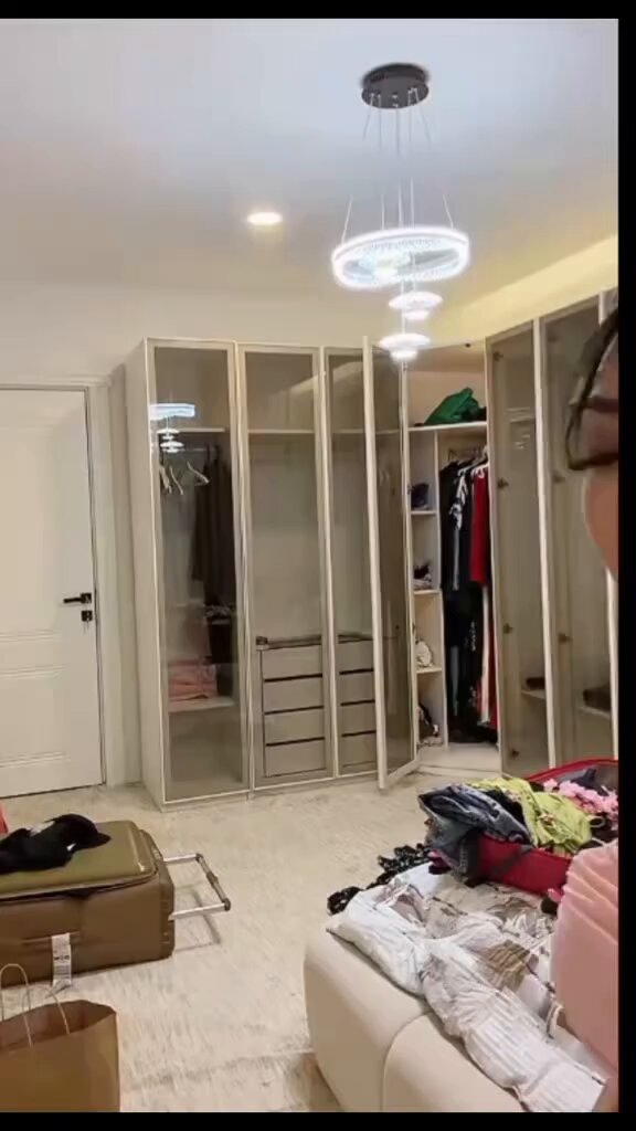 كنت احسبها خافت من سماع القرآن وانها متلبسه بس كانت نيتها واضحها تبي تستعرض بس
