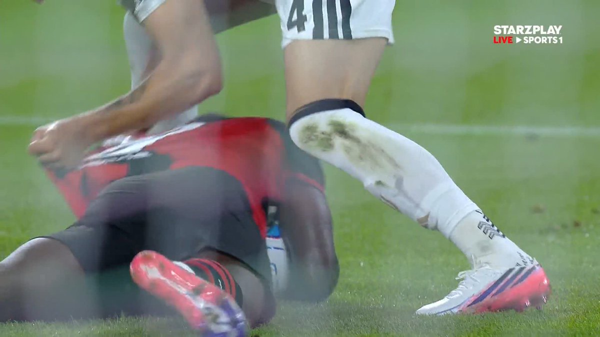 شاهدوا ماذا فعل جاتي مع سيسيه.. #الدوري_الإيطالي 🇮🇹 | #يوفنتوس_ميلان | #STARZPLAY | #أبوظبي_الرياضية️