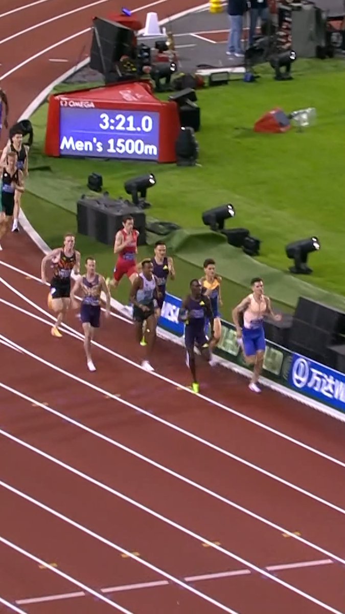 It's all in the dip ๐ซก Australian Myers with the kick of dreams ๐ญ to become #DiamondLeague ๐ champion! 1500m - 3:30.14 โฑ๏ธ #BrusselsDL ๐ง๐ช