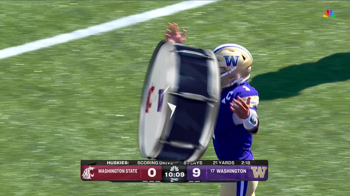 HUSKIES SCORE! Demond Williams Jr. DIVES in for the QB keeper! 📺 Washington State at #17 Washington on NBC &amp; Peacock