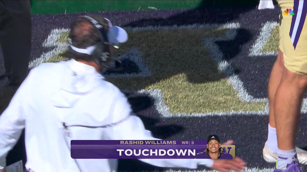 WILLIAMS (QB) TO WILLIAMS (WR)! Rashid Williams powers through for the Washington TOUCHDOWN! 📺 Washington State at #17 Washington on NBC & Peacock