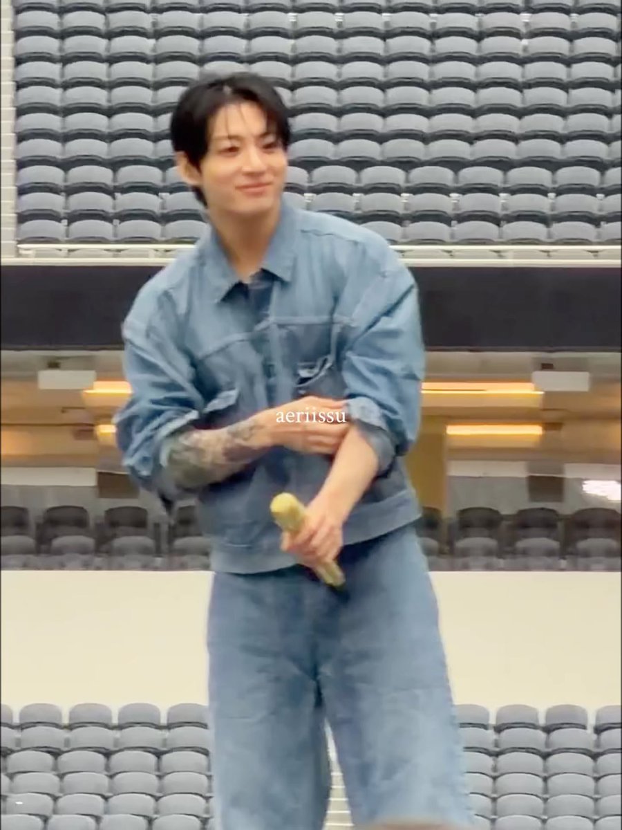 jungkook is back with his disposable camera to take pics of armys 🥺